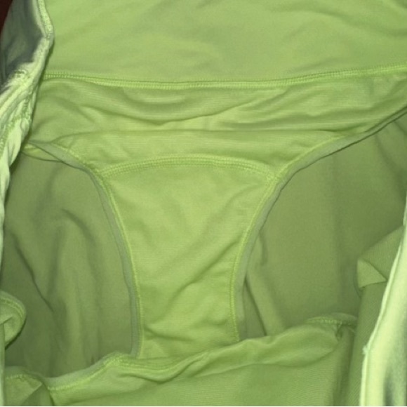 Lululemon Speed Up Mid-Rise Lined Short 4", size 6, color faded zap. - Picture 3 of 4